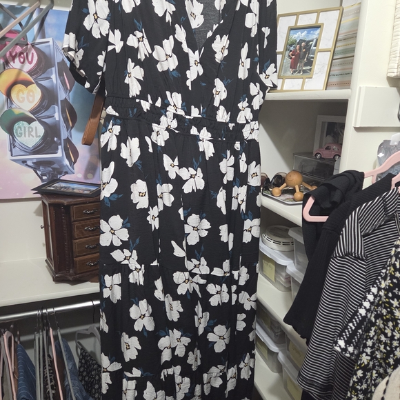 Black Floral Maxi Dress with White Bloom Print - Picture 4 of 7